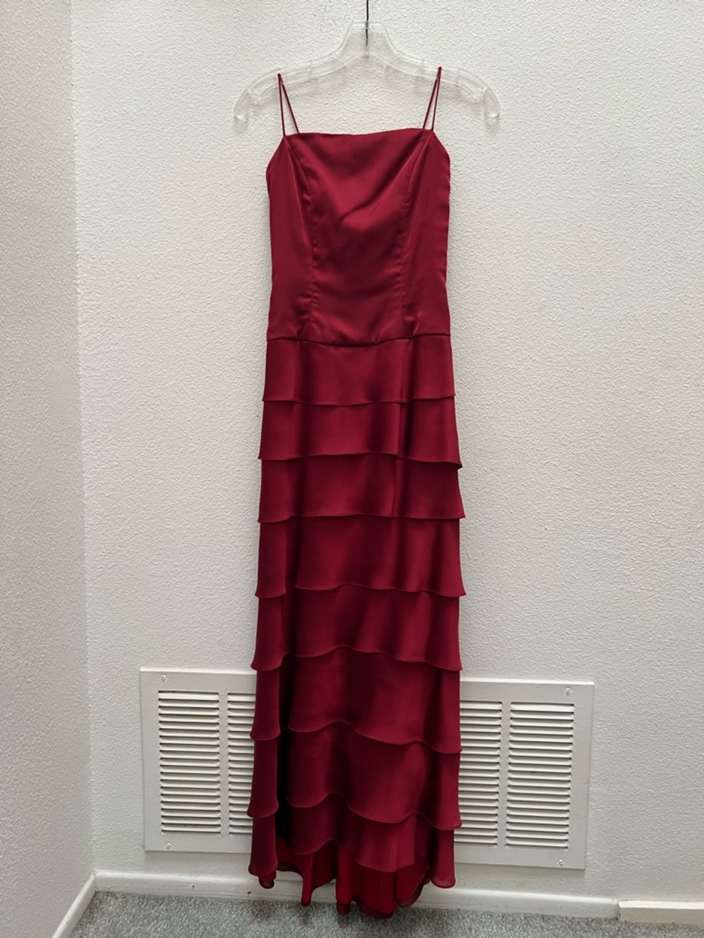#Prom Dress 🌸
Red Spaghetti Straps Tiered Gown
